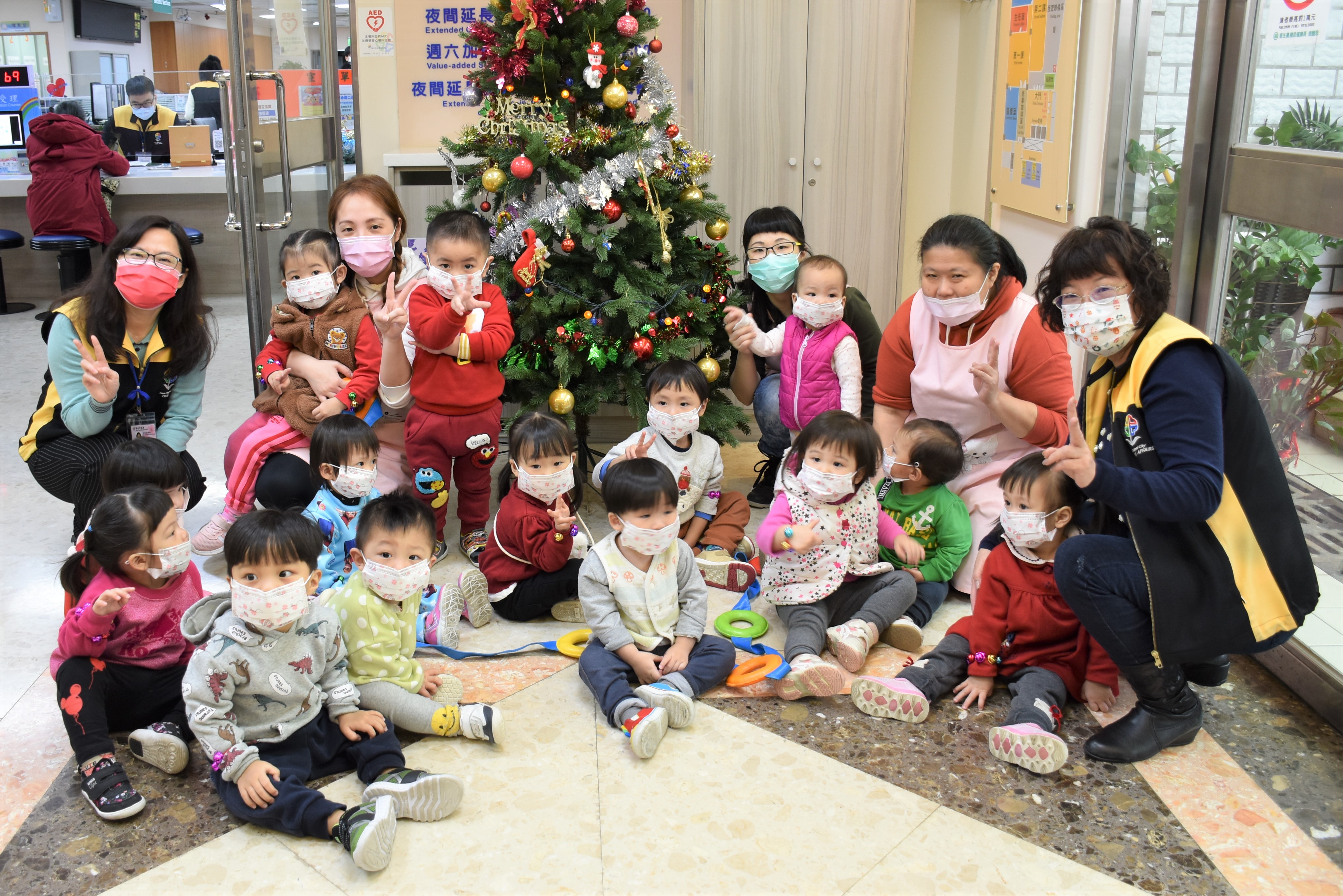 蘆洲戶所與集賢托育中心小朋友祝大家聖誕節快樂